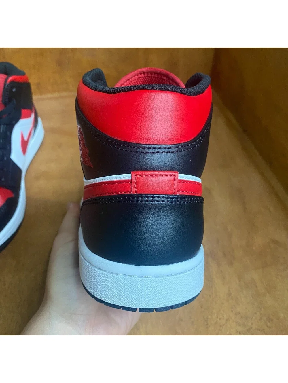 Nike Air Jordan 1 Mid Bred Toe Shoes Mens 10.5 Black Fire Red White 554724-079